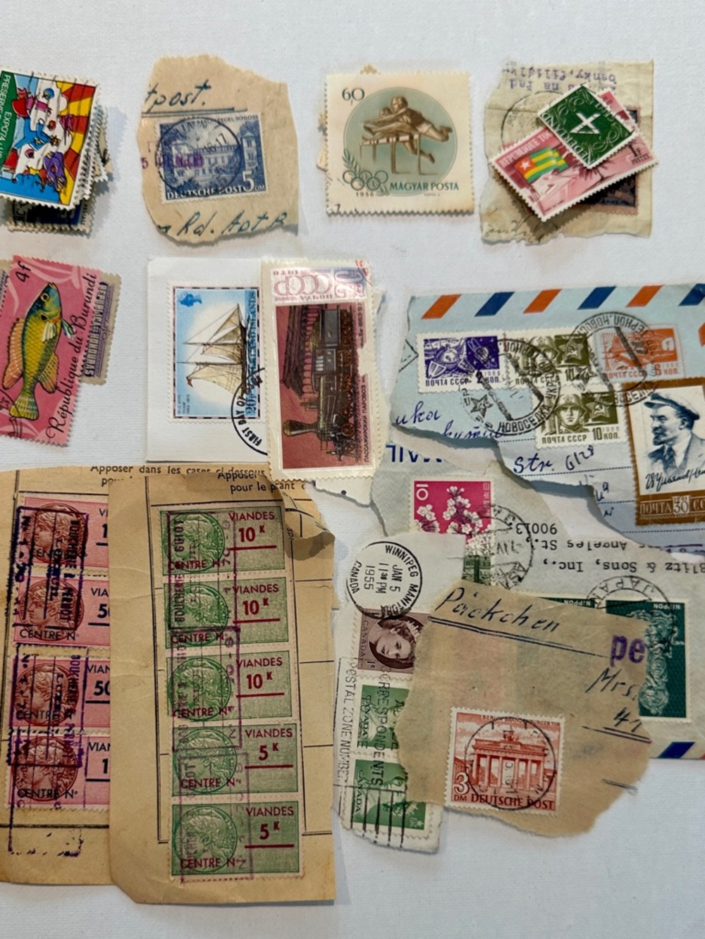 Approximately 750 Vintage International and US Postage Stamps - Weight is 3 0z - Picture 6 of 10